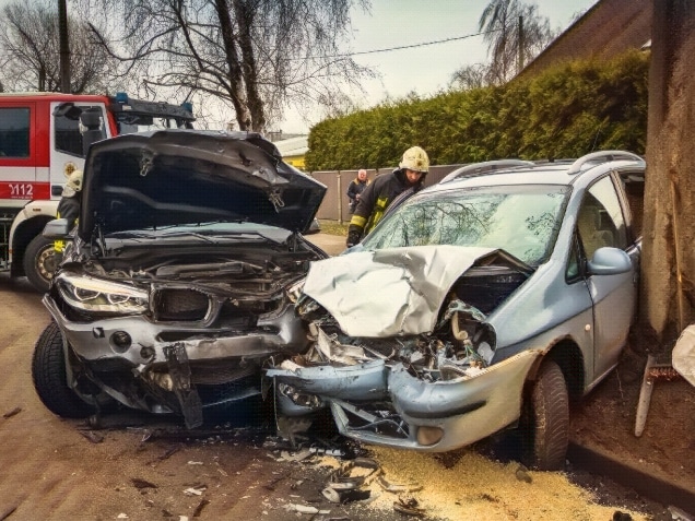 cars after frontal collision
