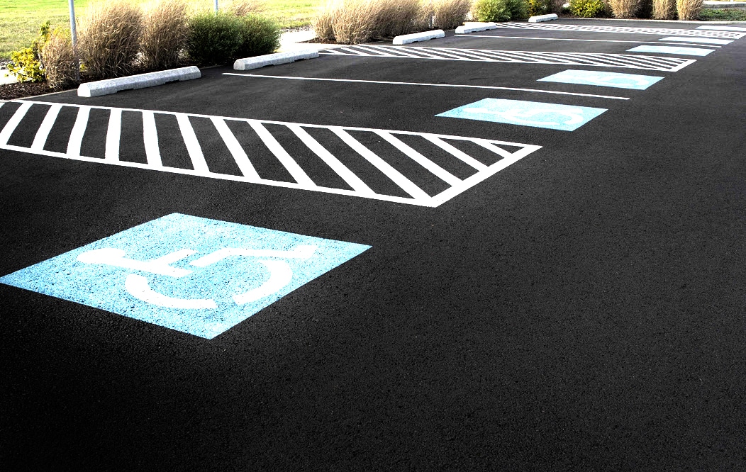 Who Has the Right of Way When Entering a Parking Lot