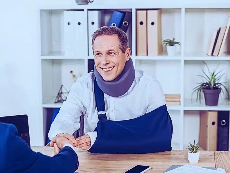 Man shaking hands with a lawyer. How to Sue for Medical Malpractice.